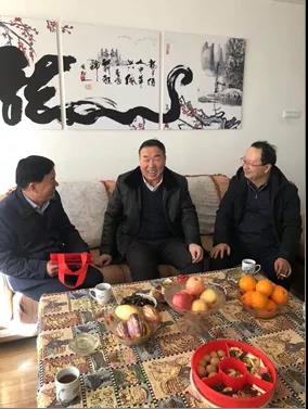 敦煌種業(yè)領(lǐng)導(dǎo)看望慰問公司老干部、老黨員及困難黨員職工